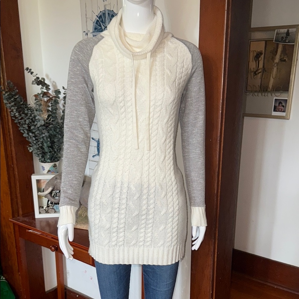 Hyba size XXs Women's Two-Tone Cable Knit Sweater